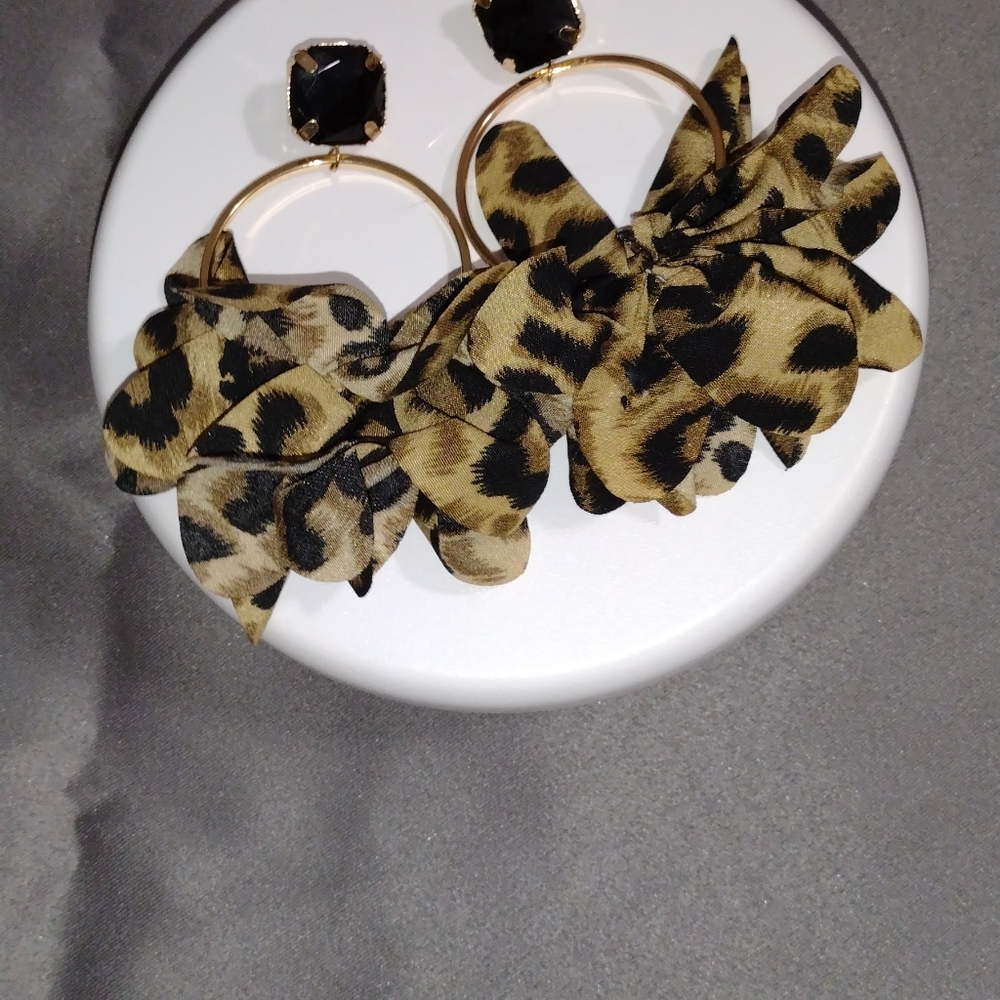 LEOPARD 🐆 EARRINGS - Picture 10 of 12